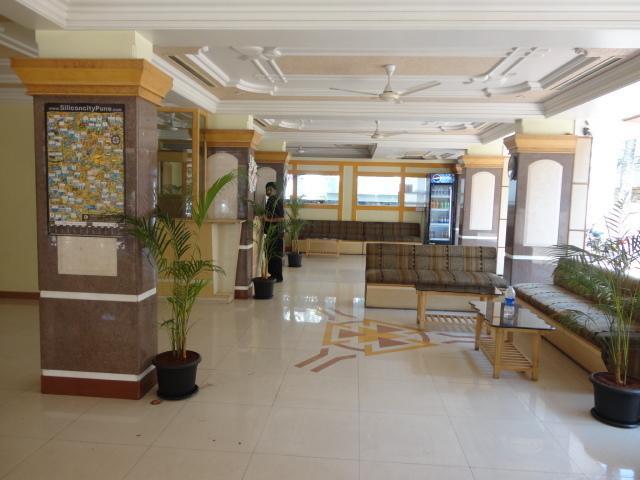 Om Sai Palace Hotel Pune Exterior photo