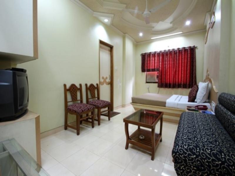 Om Sai Palace Hotel Pune Exterior photo